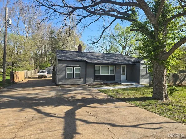 1707 Parker Rd, Saint Louis, MO 63138