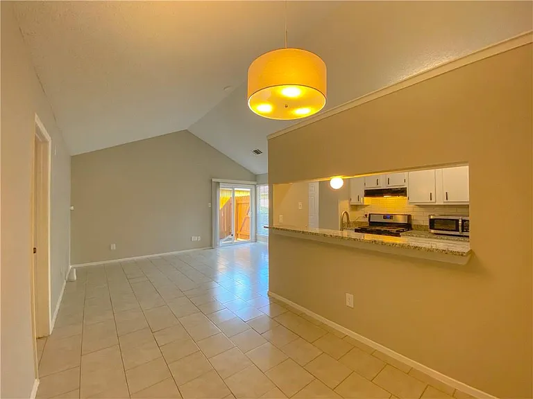 11908 Sunhillow Bnd #B — Photo 6
