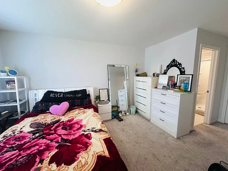 9345 White Oak Ave — Photo 3
