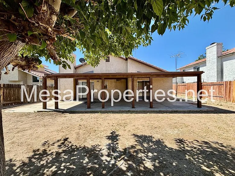 14390 Hillsborough Dr — Photo 27