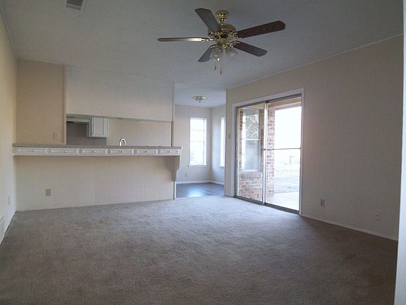 3rd image of 409 Simmons Dr