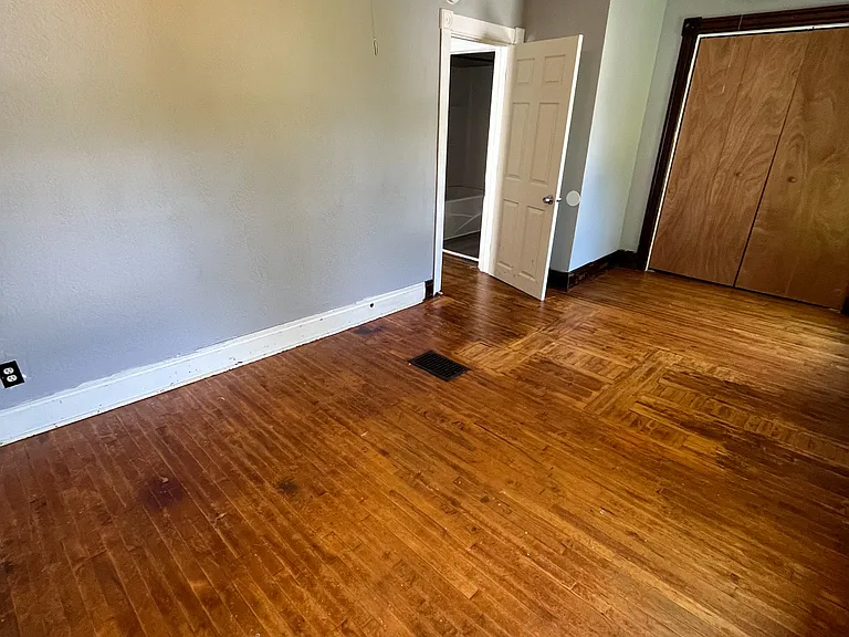 1011 Bronson St — Photo 12