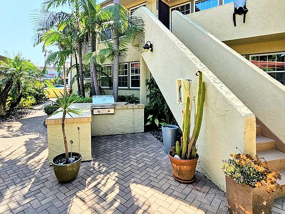 2nd image of 5105 W Point Loma Blvd #1/2
