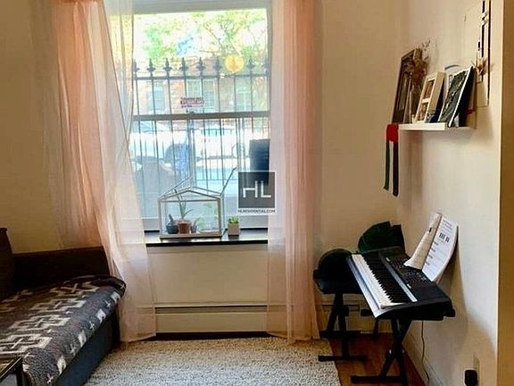 3rd image of 525 Manhattan Ave #1