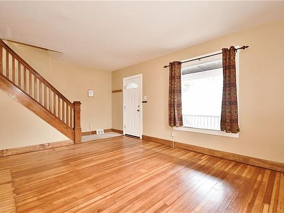 5th image of 3038 Vernon Ave