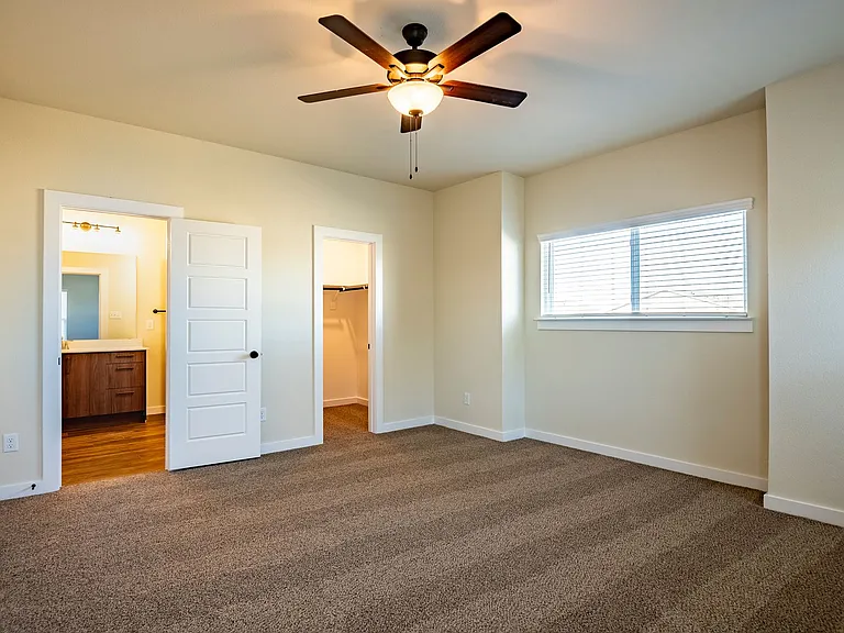 720 Blackland Dr — Photo 11