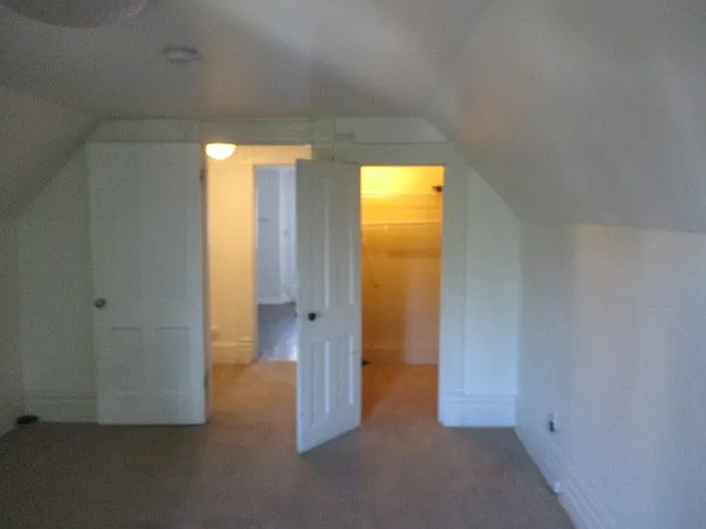 One of the up beds has the 3/4 bath