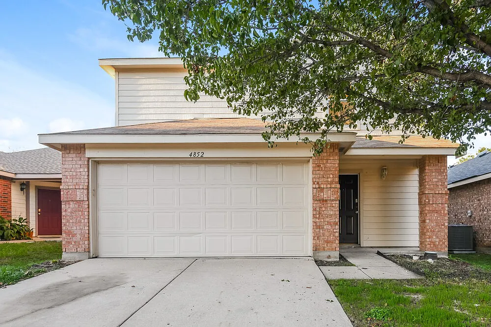3 bed, 2.0 bath, 1843 sqft, $2,145 — Photo 1