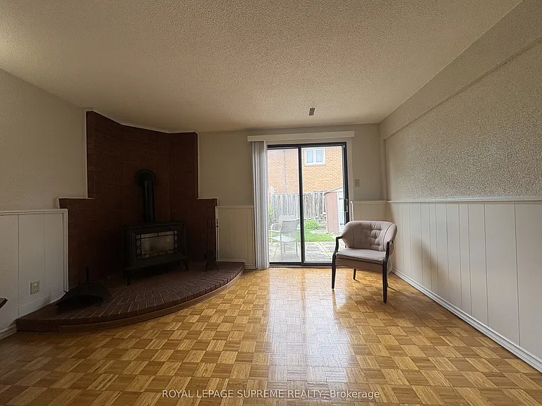 966 Lovingston Cres — Photo 28
