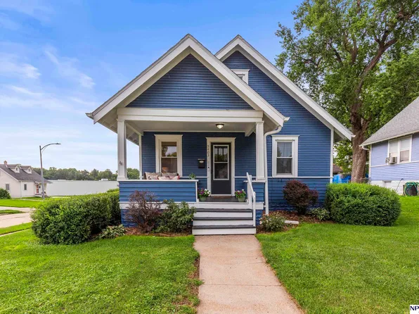 5403 Hickory St, Omaha, NE 68106