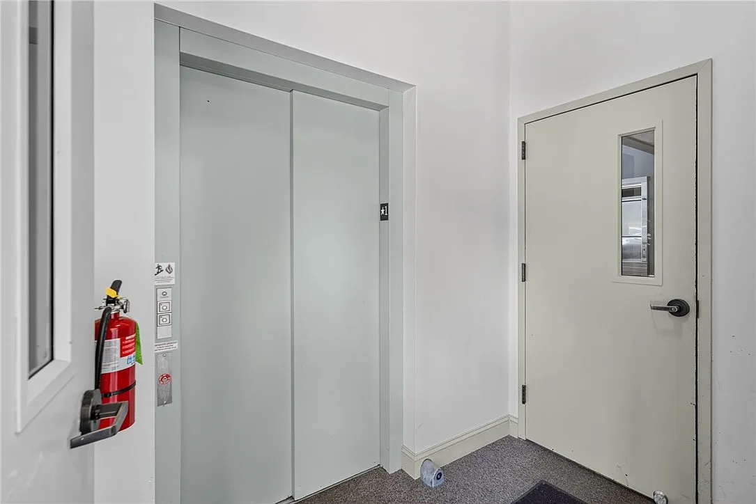 1 bed, 1.0 bath, 12090 sqft, $2,500 — Photo 4