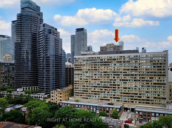 45 Carlton St #304, Toronto, ON M5B 2H9