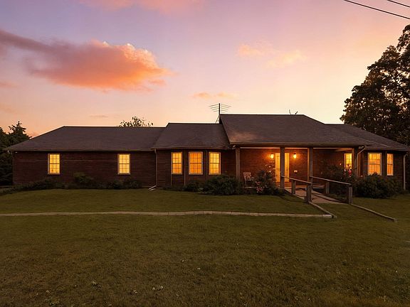 3rd image of 300 Charlie Pile Rd