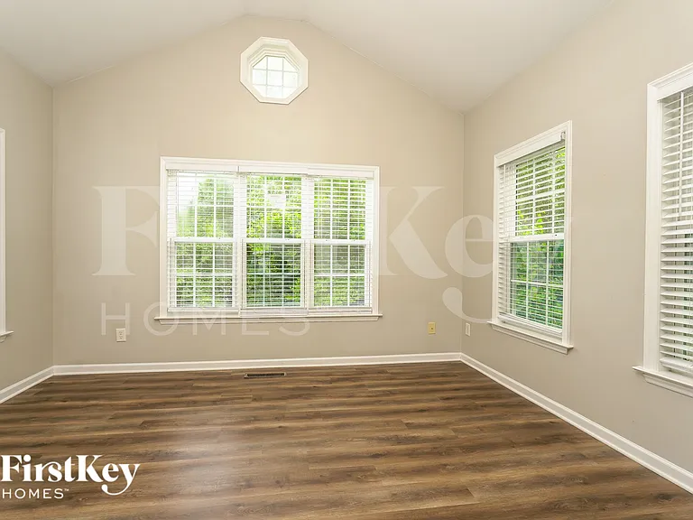 6590 Lake Dale Way — Photo 9