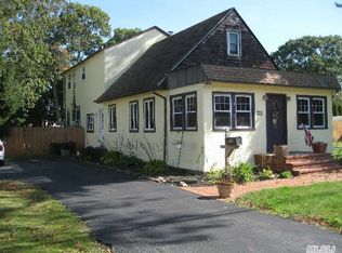 710 Hyman Ave, West Islip, NY 11795