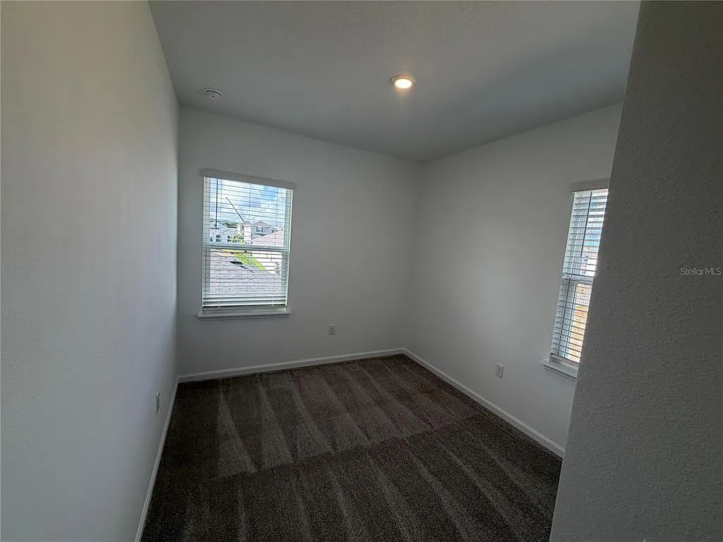3 bed, 2.5 bath, 1697 sqft, $3,000 — Photo 2