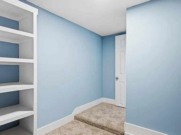 301 W John J Sharpe St — Photo 15