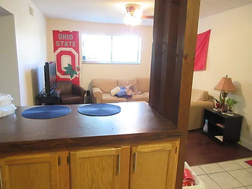 1683 Summit St — Photo 9