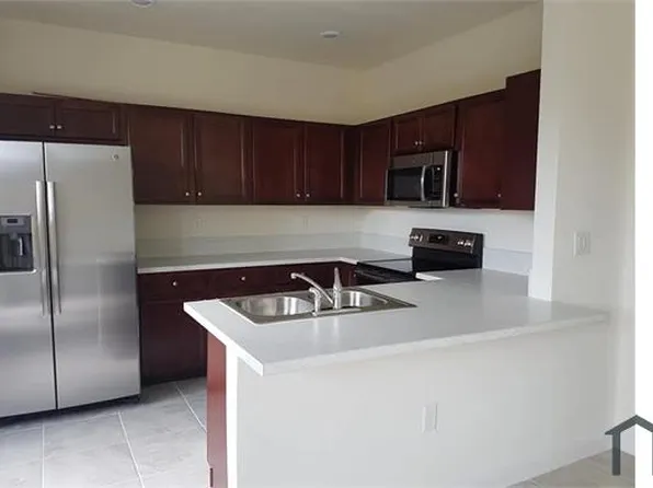 18431 NW 89th Ct, Hialeah, FL 33018