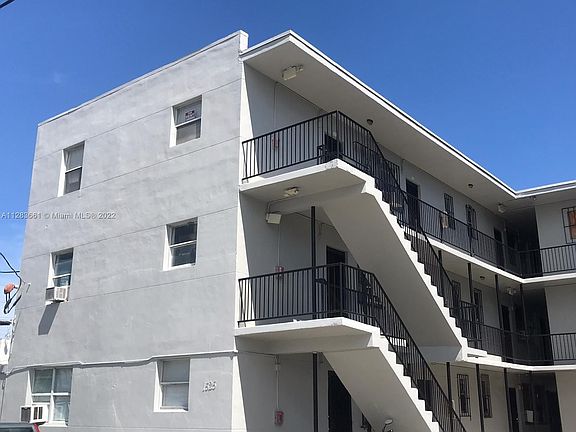 3rd image of 1525 NW 1st Pl APT 1