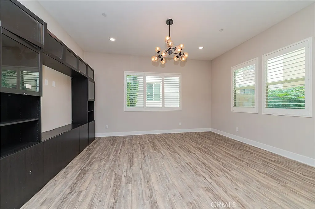 4 bed, 2814 sqft, $6,900 — Photo 4