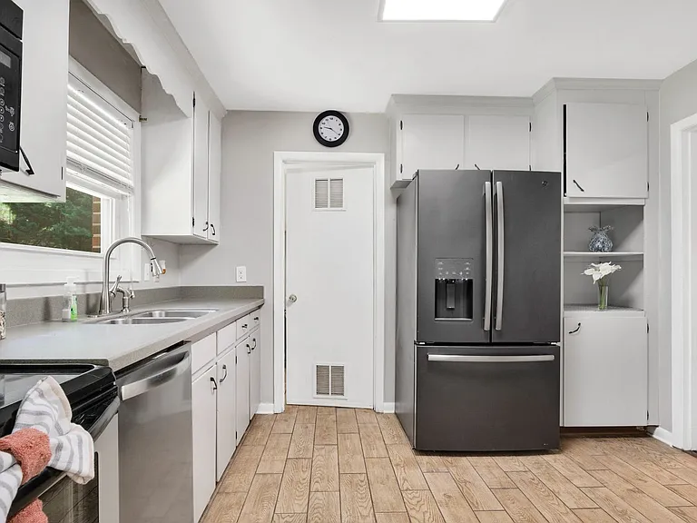 114 Thomas Nelson Ln — Photo 15