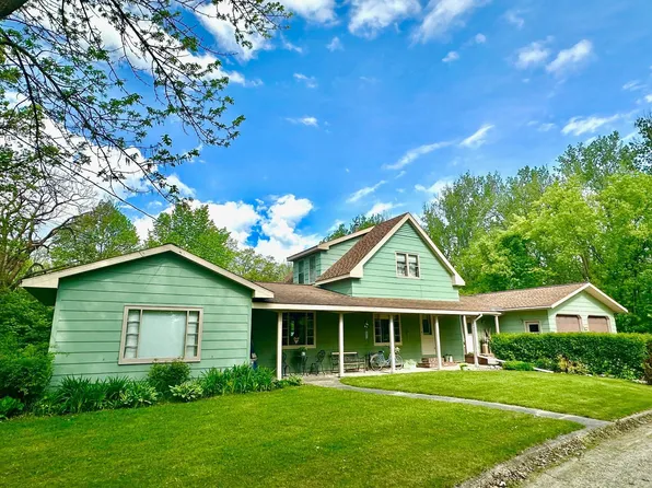 207 9th St NE, Roseau, MN 56751