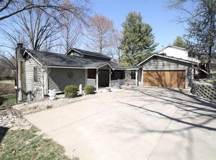5008 Southwood Dr, Godfrey, IL 62035