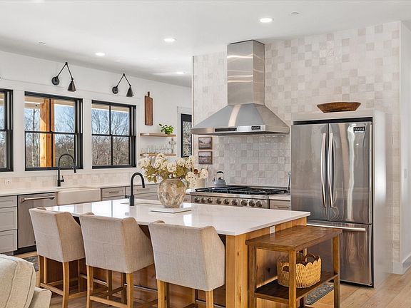 5th image of 5 Blueberry Hill Rd