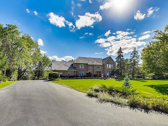 3rd image of 775 Summer Isle Ln