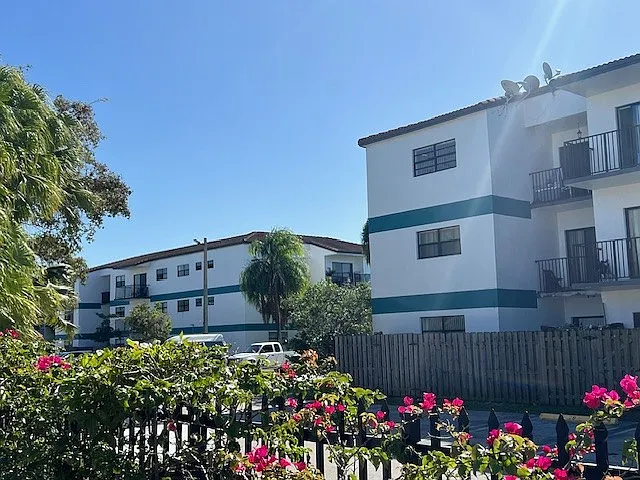 Building Photo - Sun Point Rentals