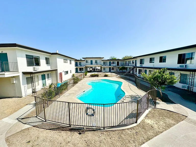 11075 Westminster Ave — Photo 33
