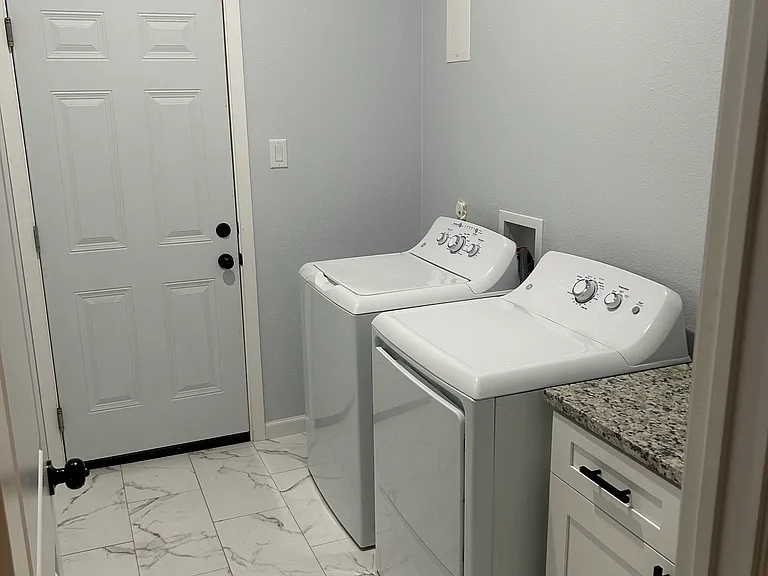 2213 Beverly Dr — Photo 24