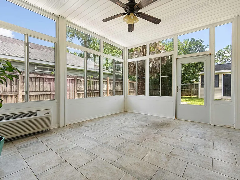2033 Post Oak Ct — Photo 4