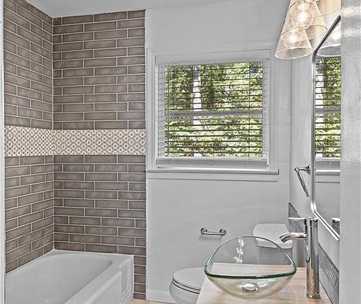 5th image of 2150 Azalea Cir