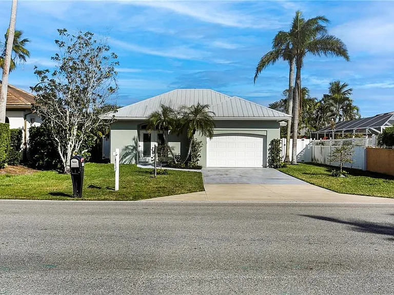10842 Vanderbilt Dr — Photo 25