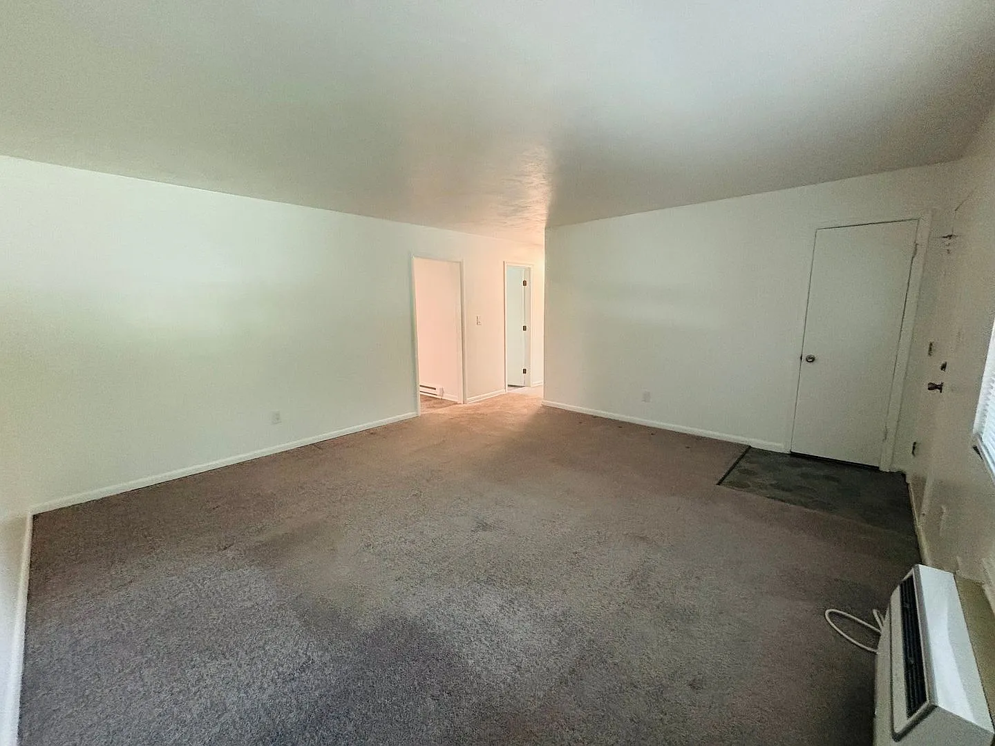 2 Bedroom, 1 Bath Apartment — Photo 4