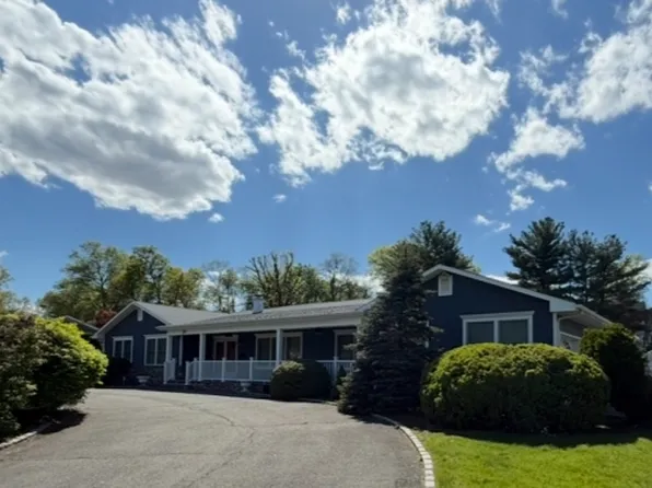 39 Wingate Dr, Livingston Twp., NJ 07039