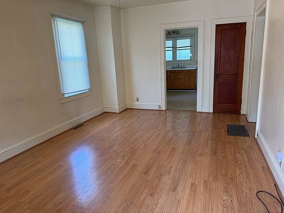 4th image of 1337 Main St E
