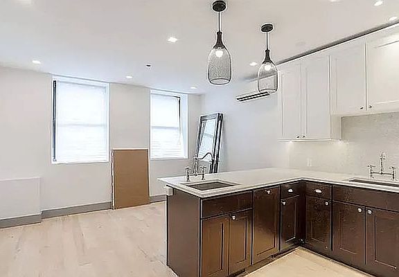 5th image of 125 Pulaski St #1B