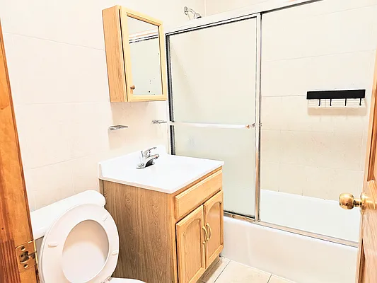 Rented by Virtual Real Estate | media 10