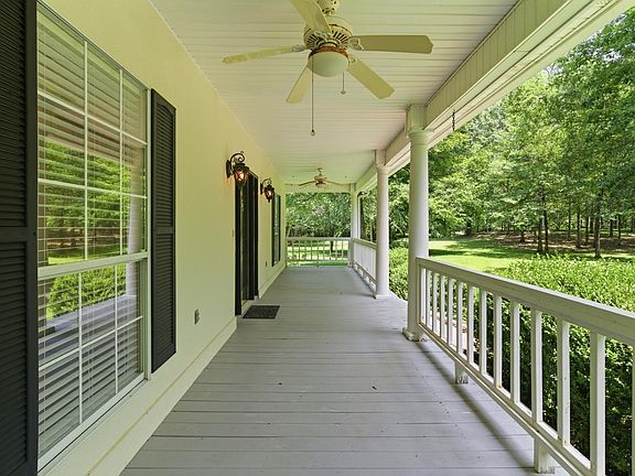3rd image of 310 Quail Hollow Pl