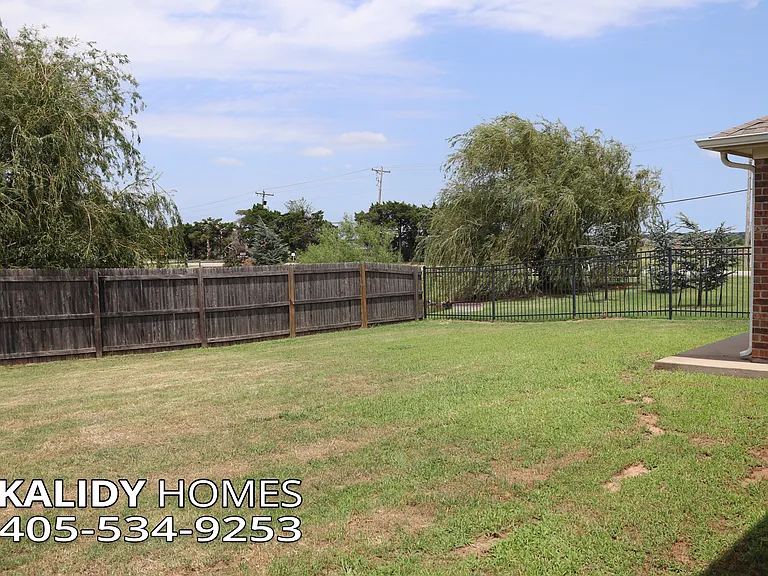10601 NW 20th St — Photo 21