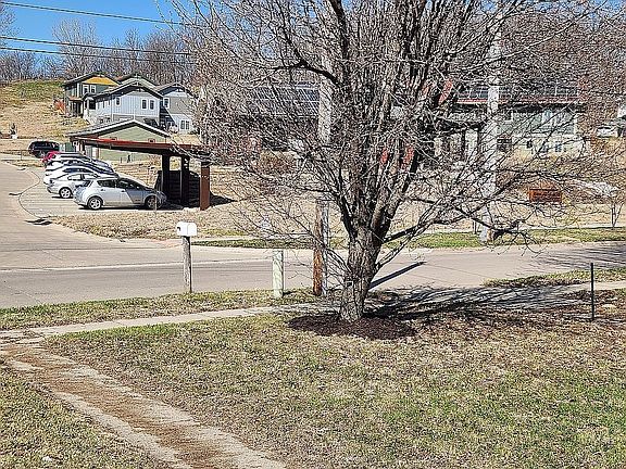 4th image of 946 Miller Ave