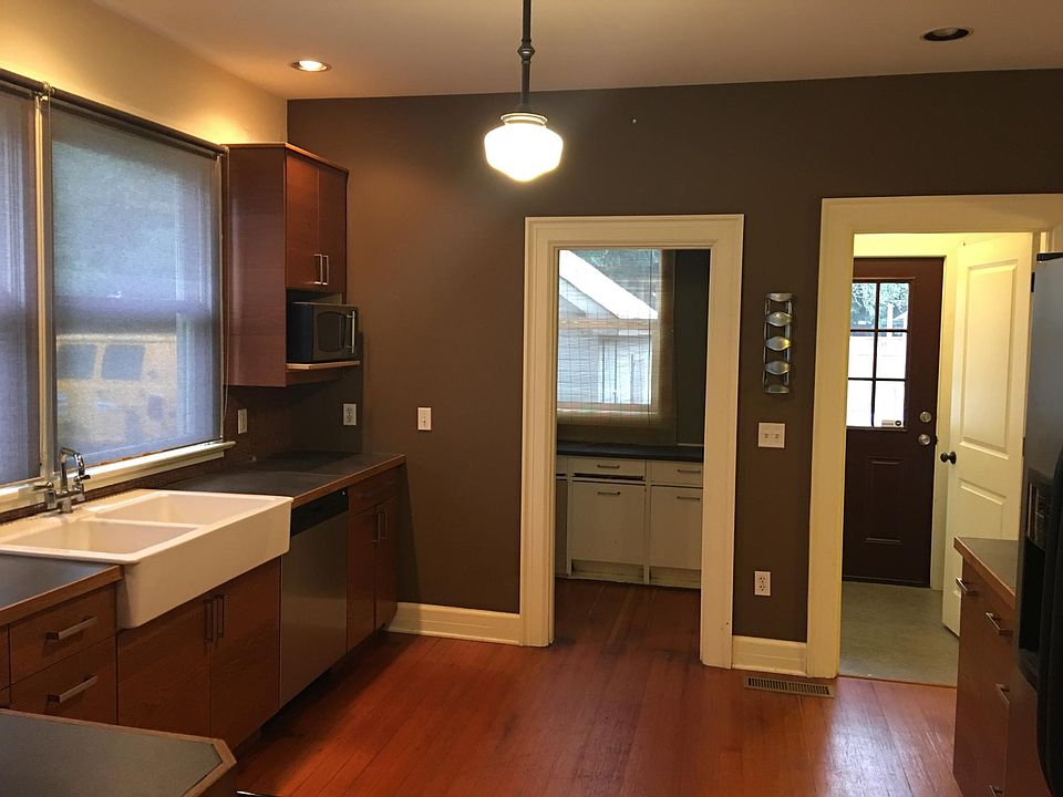 2nd image of 4044 N Missouri Ave APT B
