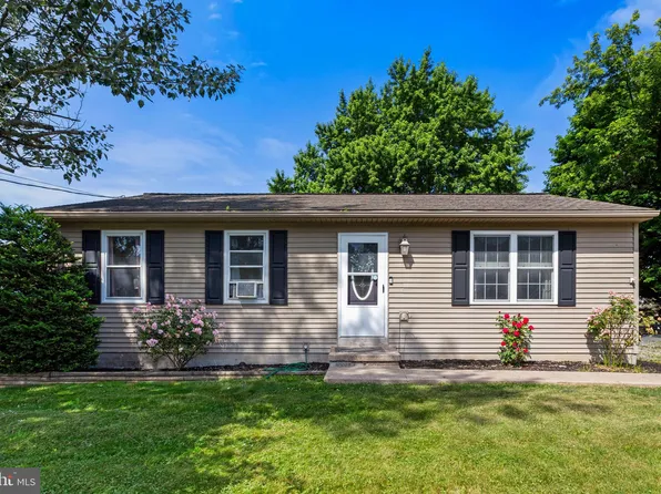 215 Pleasant Dr, Selinsgrove, PA 17870