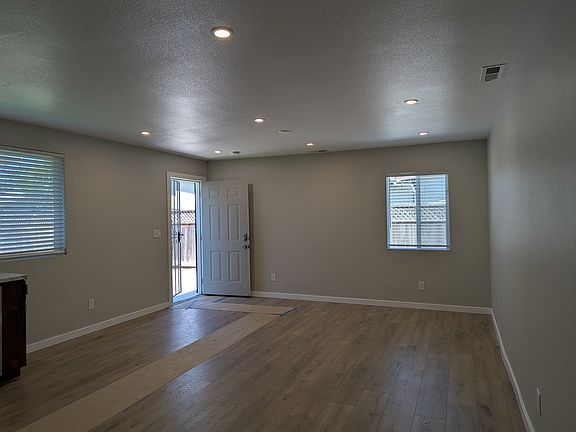4th image of 19118 Meekland Ave