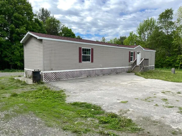 11 Castle Road, Harmony, ME 04942