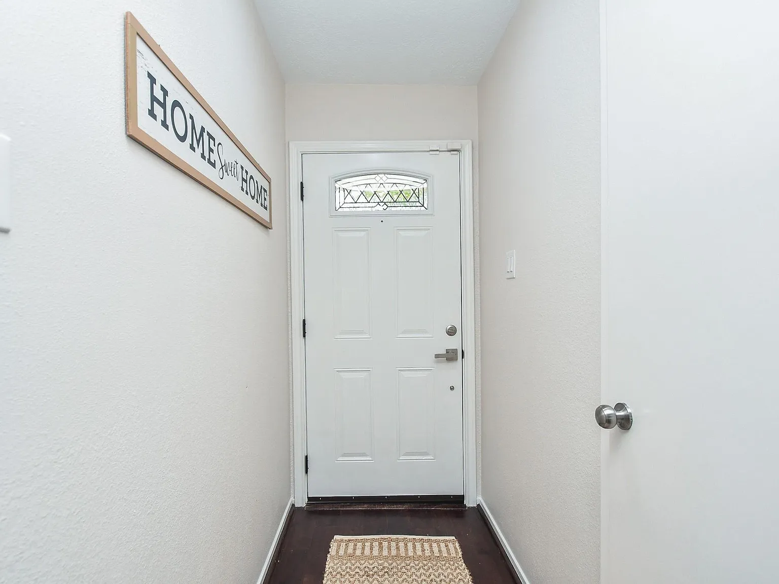 4 bed, 2.0 bath, 1517 sqft, $2,000 — Photo 3