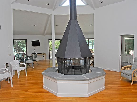 5th image of 15 Dickerson Dr